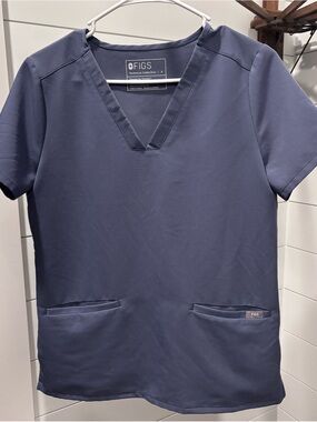 FIGS Women’s 3 pocket Scrub Top Space Navy